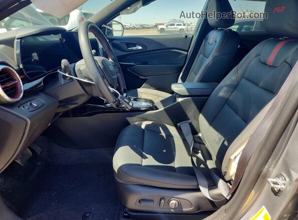 KL77LJEP2TC070410 2026 CHEVROLET TRAX Silver Vista interior delantera