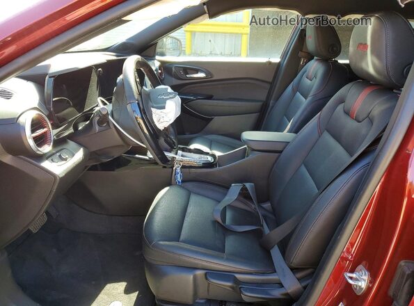 KL77LJEP3SC119189 2025 CHEVROLET TRAX Burgundy Vista interior delantera