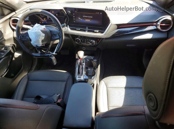 KL77LJEP3SC119189 2025 CHEVROLET TRAX Burgundy Vista del salpicadero