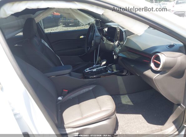 KL77LJEP3SC287141 2025 CHEVROLET TRAX White Widok wnętrza z przodu