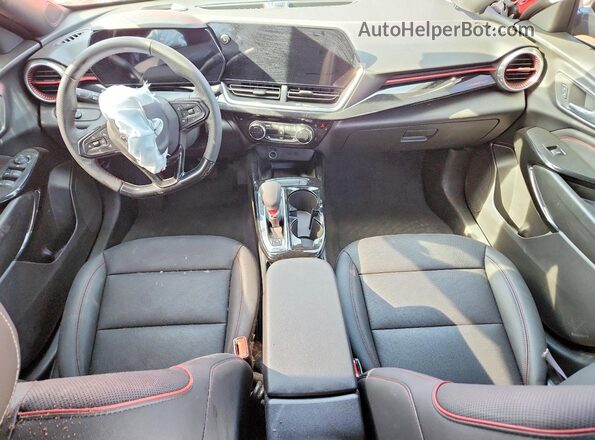 KL77LJEP3TC128900 2026 CHEVROLET TRAX Red Вид панелі приладів