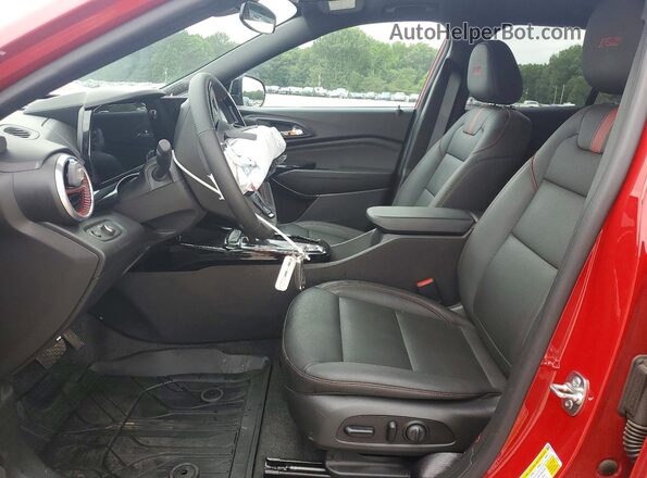 KL77LJEP5TC020570 2026 CHEVROLET TRAX Красный Вид салона спереди