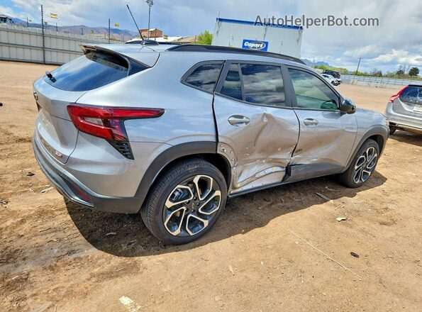 KL77LJEP6SC325915 2025 CHEVROLET TRAX Серебряный Задняя правая четверть