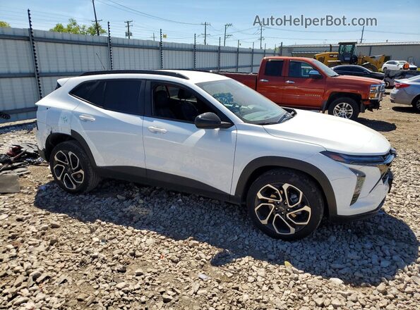 KL77LJEP6TC079935 2026 CHEVROLET TRAX White Delantero derecho