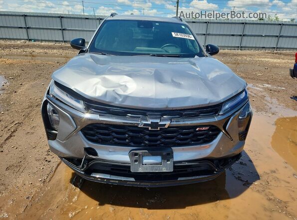 KL77LJEP7SC007026 2025 CHEVROLET TRAX Silver Widok z przodu