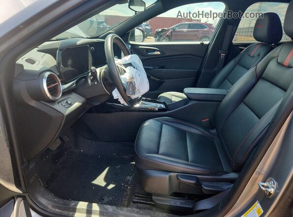 KL77LJEP7SC007026 2025 CHEVROLET TRAX Silver Widok wnętrza z przodu