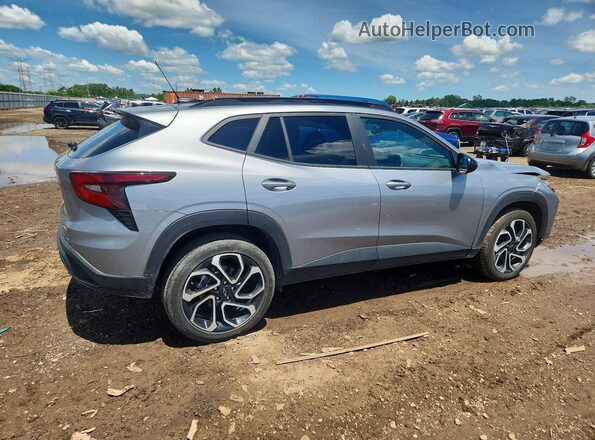 KL77LJEP7SC007026 2025 CHEVROLET TRAX Silver Tył prawy