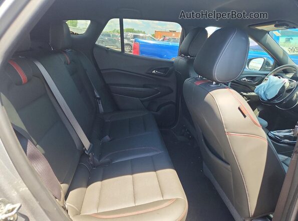KL77LJEP7SC007026 2025 CHEVROLET TRAX Silver Widok tylnych siedzeń