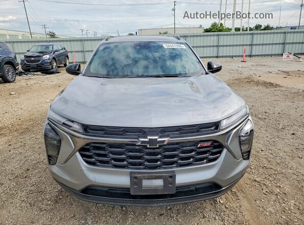 KL77LJEP7SC011707 2025 CHEVROLET TRAX Gray წინა ხედი