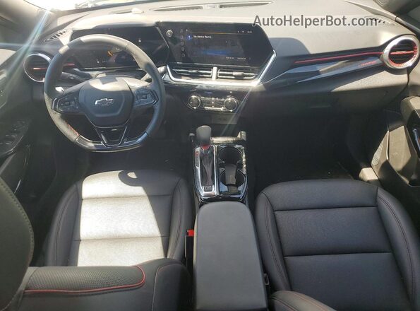 KL77LJEP7SC019080 2025 CHEVROLET TRAX Белый Вид панели приборов