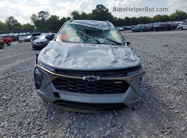KL77LJEP7TC094623 2026 CHEVROLET TRAX Silver Դիմացի տեսք