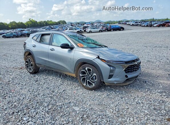 KL77LJEP7TC094623 2026 CHEVROLET TRAX Silver Առջևի աջ