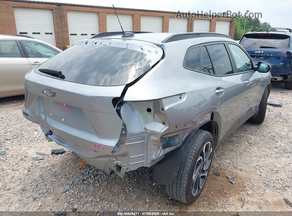 KL77LJEP8SC275048 2025 CHEVROLET TRAX Gray Trasero derecho