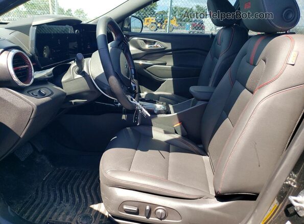 KL77LJEP8SC343364 2025 CHEVROLET TRAX Black Widok wnętrza z przodu