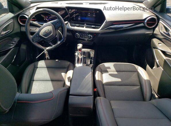 KL77LJEP8SC343364 2025 CHEVROLET TRAX Black Widok deski rozdzielczej