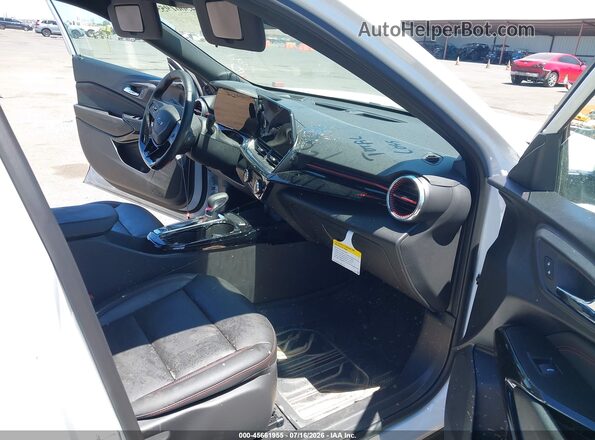 KL77LJEP9SC271574 2025 CHEVROLET TRAX White წინა სალონის ხედი