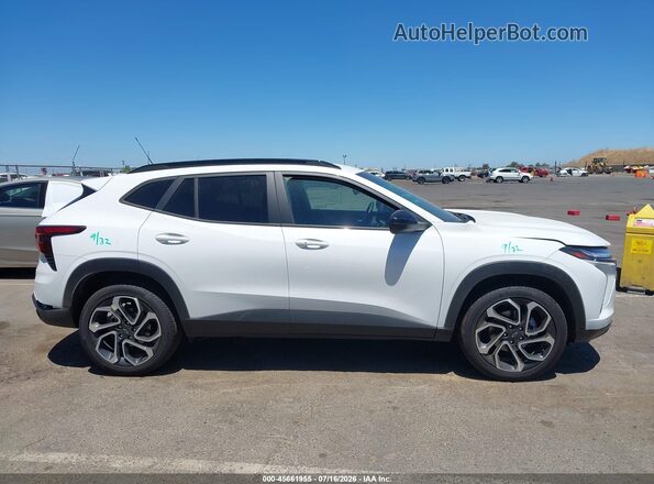 KL77LJEP9SC271574 2025 CHEVROLET TRAX White უკანა სალონის ხედი