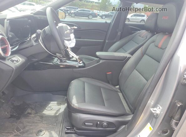 KL77LJEP9TC048467 2026 CHEVROLET TRAX Gray Vista interior delantera