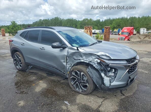 KL77LJEP9TC048467 2026 CHEVROLET TRAX Gray Delantero derecho
