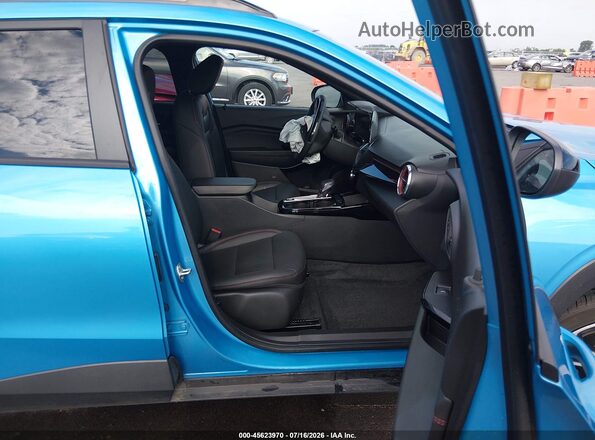 KL77LJEPXTC027756 2026 CHEVROLET TRAX Синий Вид салона спереди
