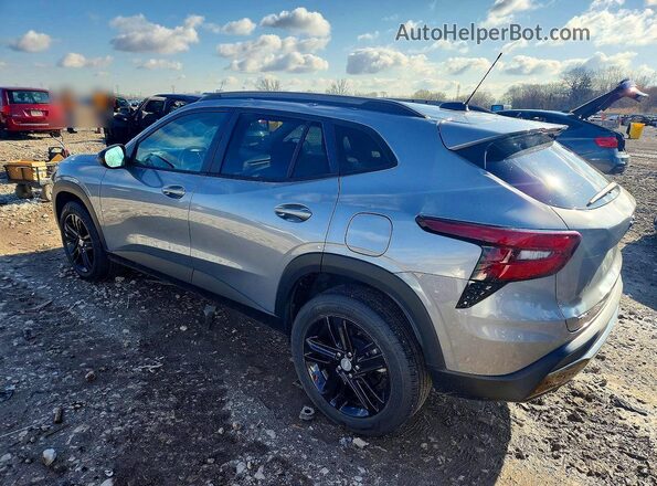 KL77LKE20RC002917 2024 CHEVROLET TRAX Silver Trasero izquierdo