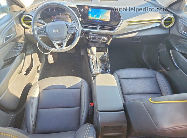 KL77LKE20RC002917 2024 CHEVROLET TRAX Silver Vista del salpicadero