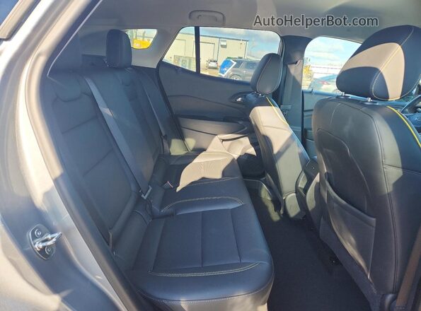 KL77LKE20RC002917 2024 CHEVROLET TRAX Silver Vista interior trasera