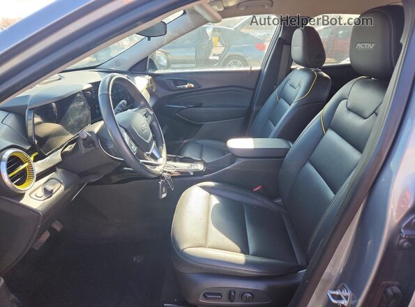 KL77LKE20RC002917 2024 CHEVROLET TRAX Silver Vista interior delantera