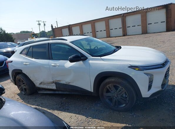 KL77LKE22RC094113 2024 CHEVROLET TRAX White Widok wnętrza z tyłu