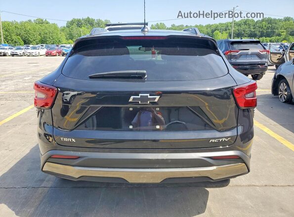 KL77LKE22RC149997 2024 CHEVROLET TRAX Black Rear view