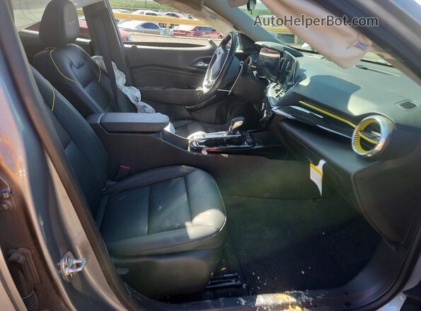 KL77LKE22RC167352 2024 CHEVROLET TRAX Серебряный Вид салона спереди
