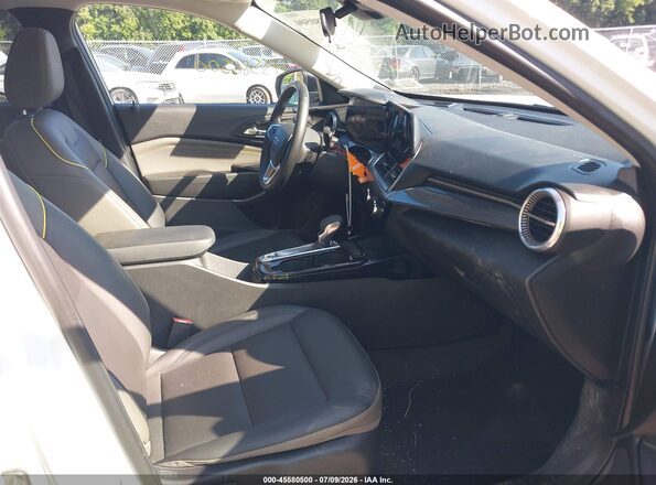 KL77LKE25RC101653 2024 CHEVROLET TRAX Белый Вид салона спереди
