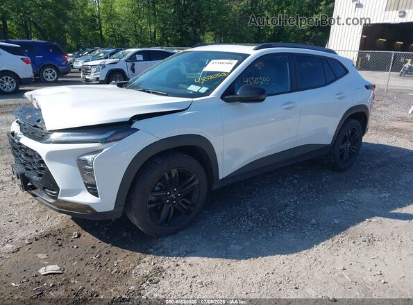 KL77LKE25RC101653 2024 CHEVROLET TRAX Белый Передняя левая четверть