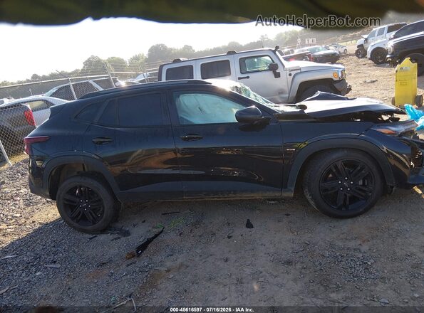 KL77LKE26RC125377 2024 CHEVROLET TRAX Черный Вид задней части салона