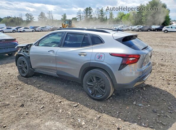 KL77LKE27RC022470 2024 CHEVROLET TRAX Серый Задняя левая четверть