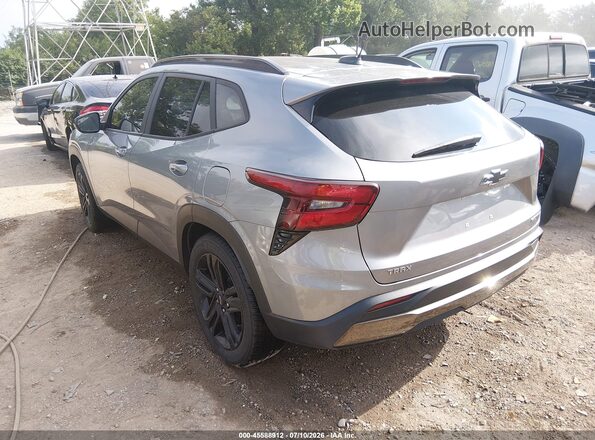 KL77LKE28RC050732 2024 CHEVROLET TRAX Silver Trasero izquierdo