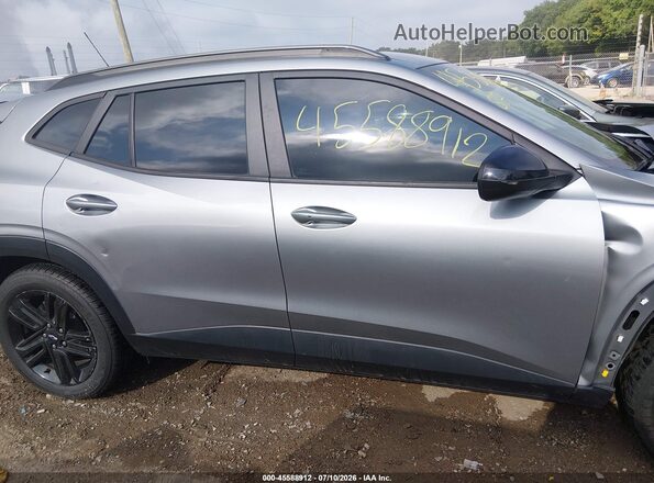 KL77LKE28RC050732 2024 CHEVROLET TRAX Silver Vista interior trasera