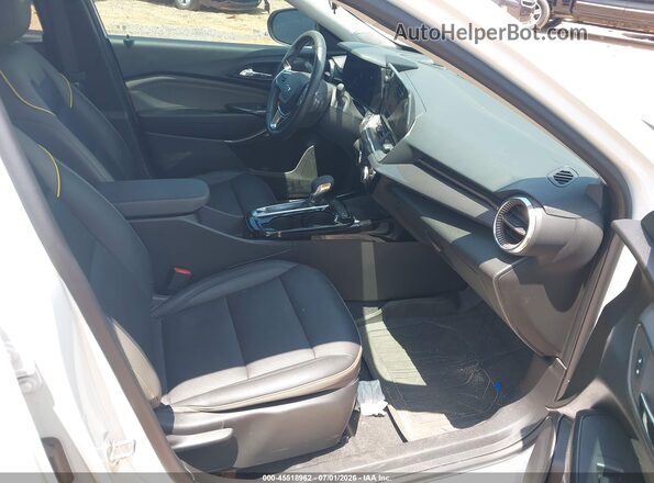 KL77LKE28RC141113 2024 CHEVROLET TRAX White Front interior view