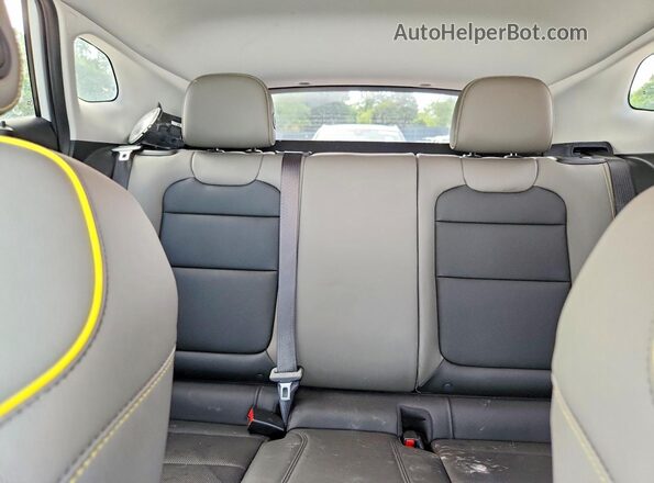 KL77LKEP0SC029987 2025 CHEVROLET TRAX White Вид задніх сидінь