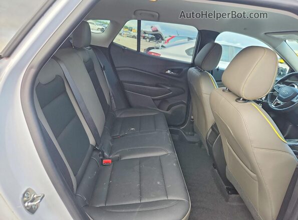 KL77LKEP0SC029987 2025 CHEVROLET TRAX White Вид задньої частини салону