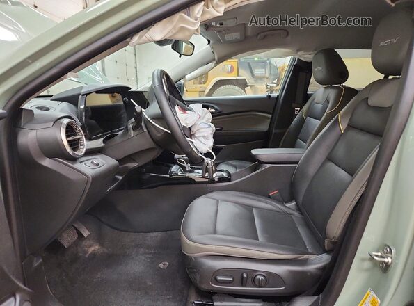 KL77LKEP0SC143178 2025 CHEVROLET TRAX Green Սալոնի դիմացի տեսք