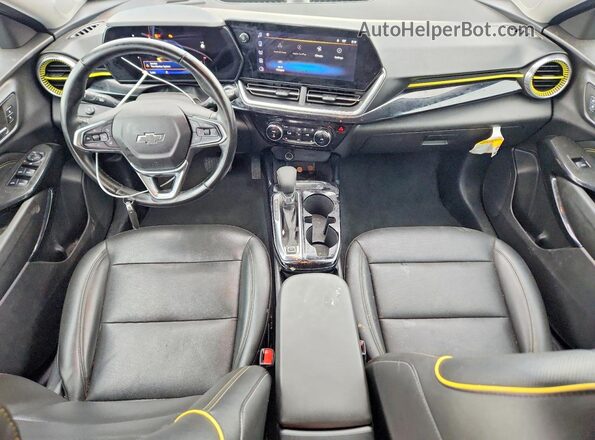 KL77LKEP1SC125224 2025 CHEVROLET TRAX Синий Вид панели приборов