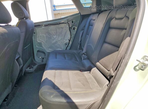 KL77LKEP1SC178215 2025 CHEVROLET TRAX Teal Vista interior trasera