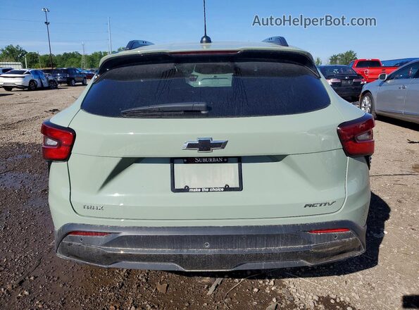 KL77LKEP1SC210399 2025 CHEVROLET TRAX Green Вид ззаду