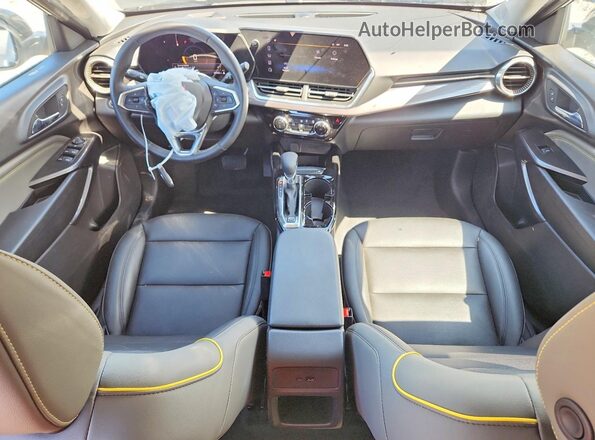 KL77LKEP2SC082979 2025 CHEVROLET TRAX White Вид панелі приладів