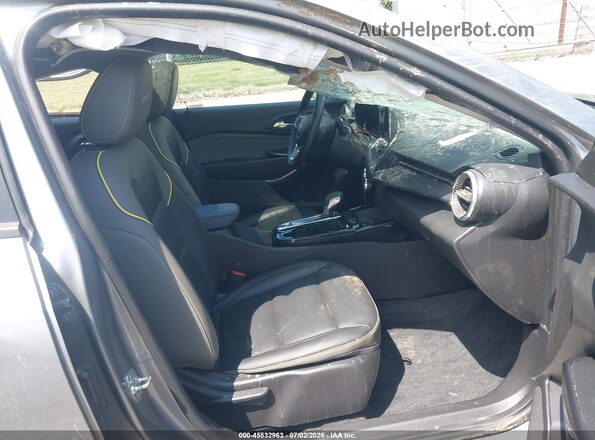 KL77LKEP2SC104446 2025 CHEVROLET TRAX Серый Вид салона спереди
