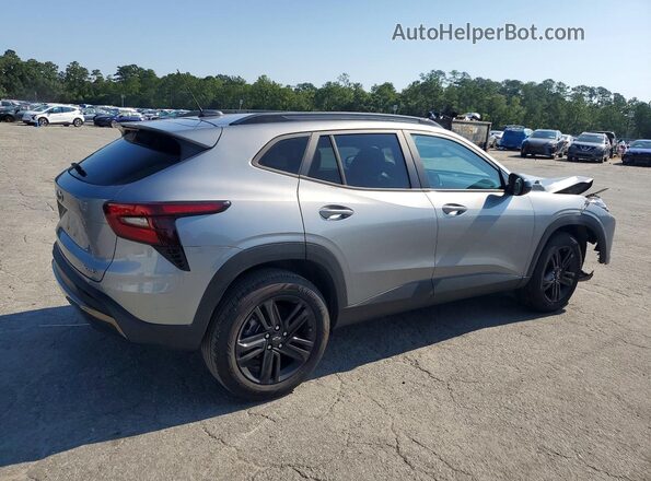 KL77LKEP3SC103547 2025 CHEVROLET TRAX Серебряный Задняя правая четверть