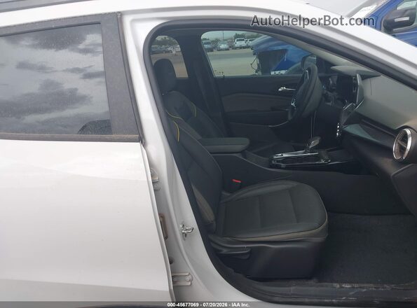 KL77LKEP3SC131333 2025 CHEVROLET TRAX White წინა სალონის ხედი