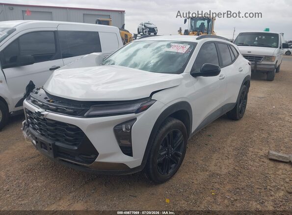 KL77LKEP3SC131333 2025 CHEVROLET TRAX White წინა მარცხენა ხედი სამი მეოთხედიდან