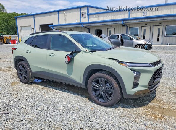 KL77LKEP3SC251942 2025 CHEVROLET TRAX Green Delantero derecho